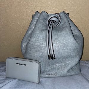 Michael Kors Dahlia Backpack & Jetset Wristlet Set